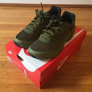 Nike Air Green Max Invigor Sneakers